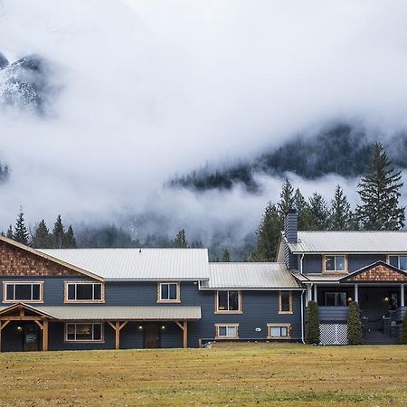 Bella Coola Eagle Lodge Экстерьер фото