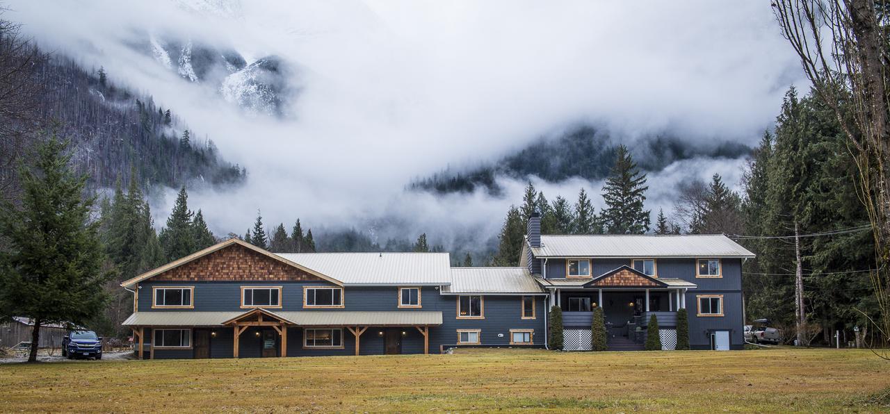 Bella Coola Eagle Lodge Экстерьер фото